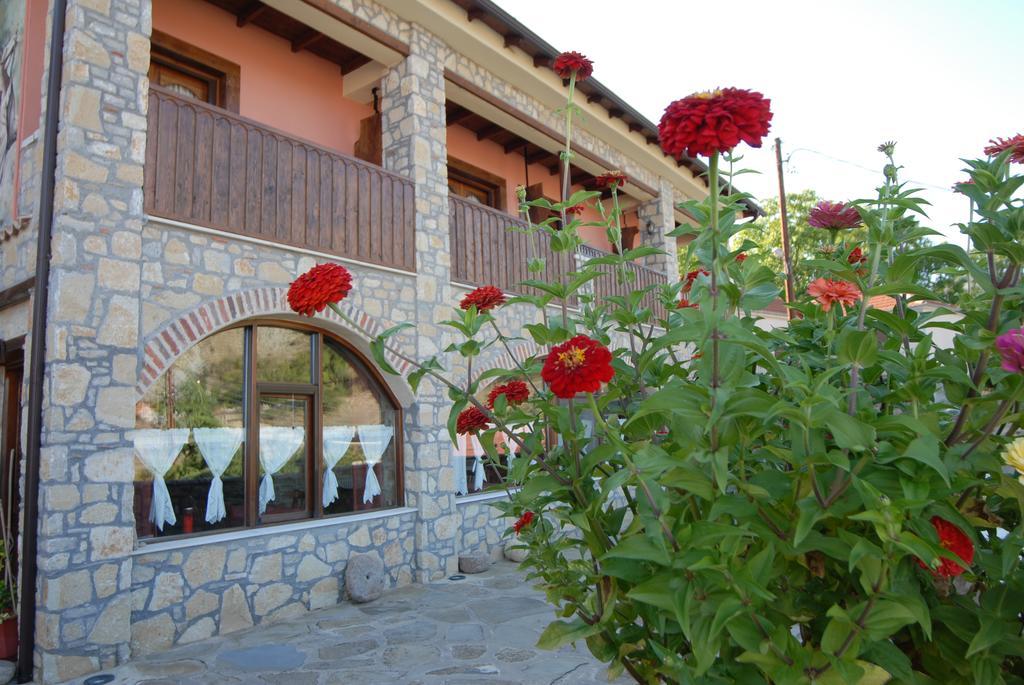 Guesthouse To Spiti Τou Gakou Nesztório Kültér fotó
